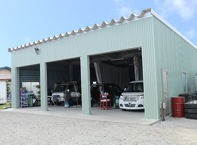 色ムラやホコリのチェック、室内清掃・洗車も行うのでピカピカキレイ! 青森県弘前市 鈑金・塗装 洗車・室内清掃をして納車